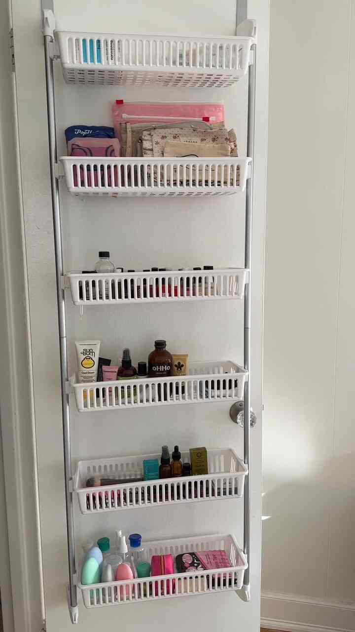 Keeping organized without too much clutter 🙌🏻
#organized #storage #bedroom #bedroomheadwallinterior #moderneclectic