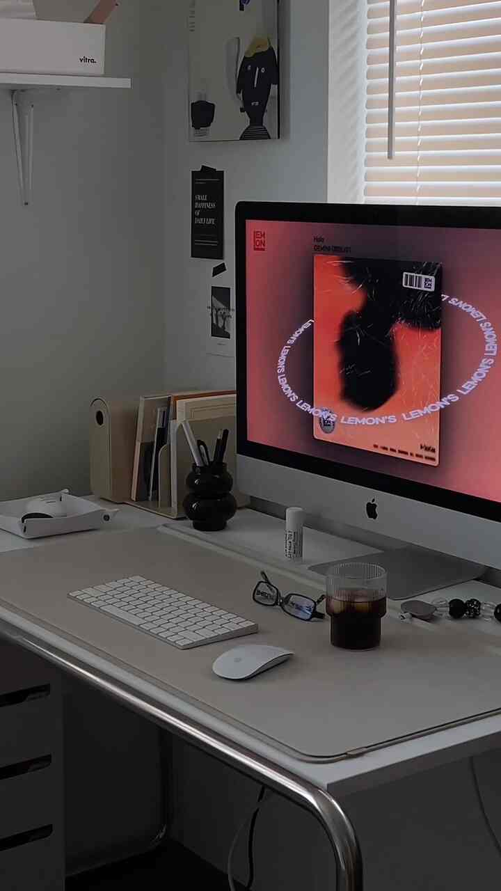 Pemandangan pagi hari Selasa ✍️

#kantorrumah #homeofficeinterior #desk #deskterrier #deskinterior #deskdecoration #coffee #glasscup #tray #imac #desksetup #workfromhome #workplace #toolbox #lamp