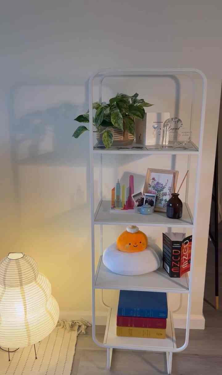 A special announcement made on my favorite shelf 💍💕 #alanashelf #livingroom