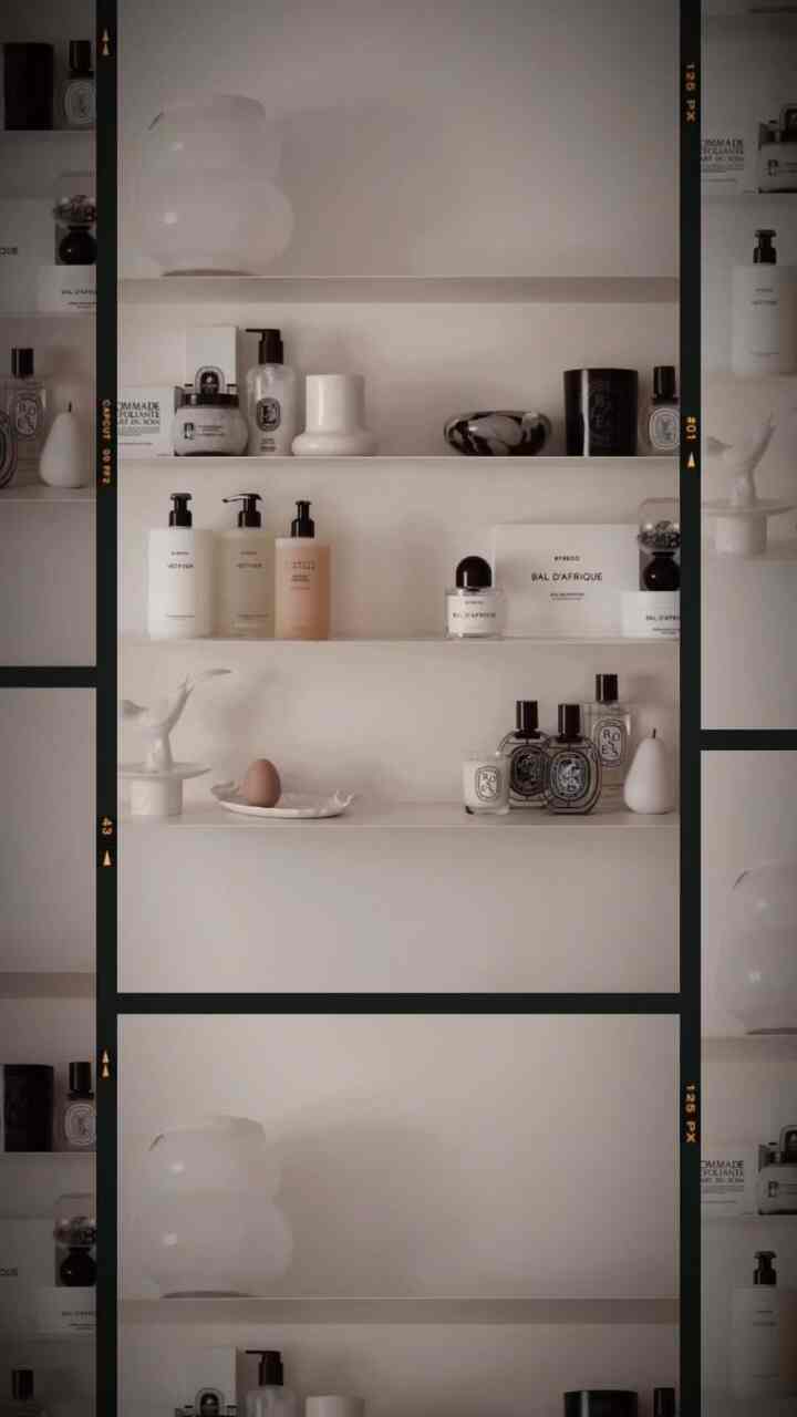 Shelfie📸

#shelf #ikea #ikeashelf #shelfdecoration #fragrance #interiorprops #homefragrance #decoration #cadle #perfume #roomspray #handwash #bodywash 