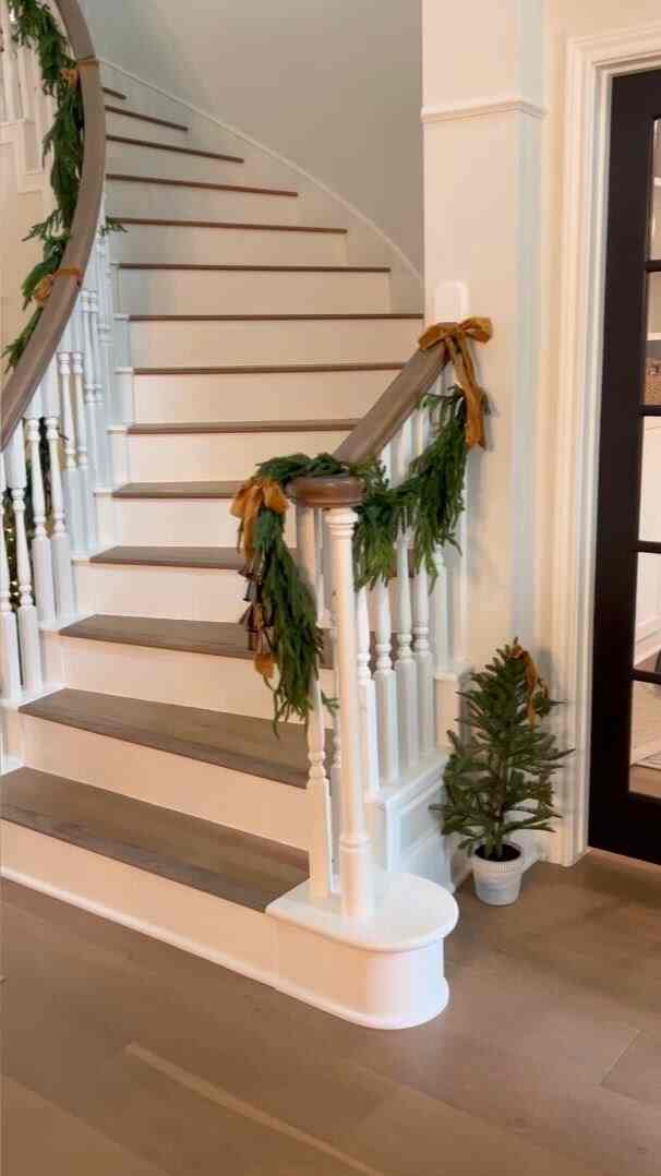 Our Christmas entryway all decked out! 🎄 #christmasdecor #christmasstyling #christmasentry 