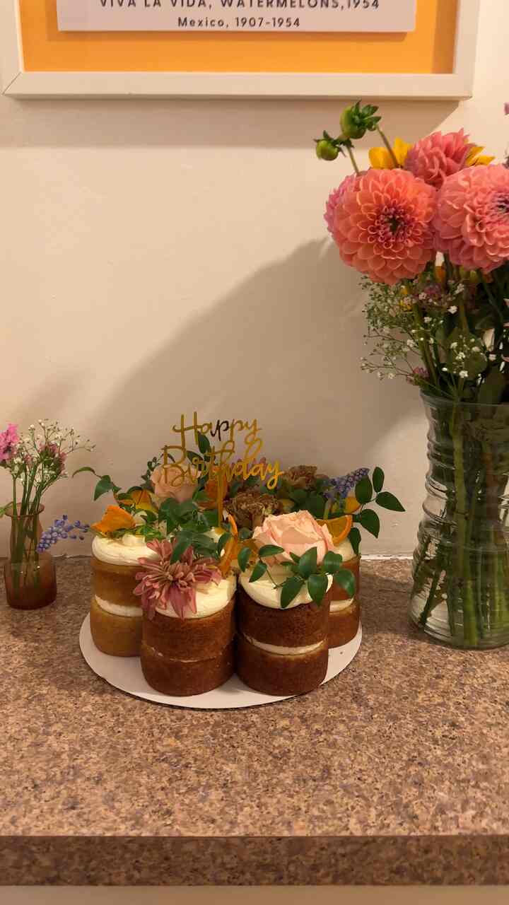 Details from my birthday 🌸🎂 #diningroominterior #moderneclectic #flowers #birthday #hosting