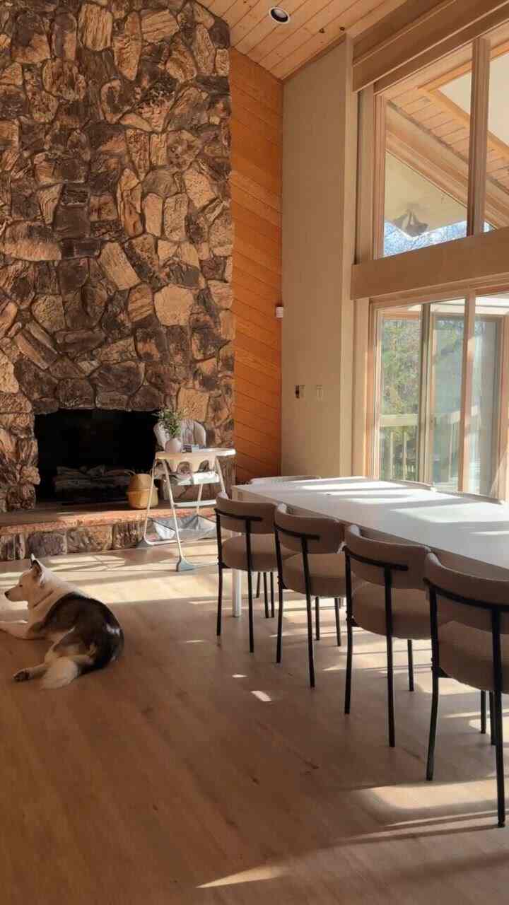 Good morning 🐶☀️ #dininginterior #scandi