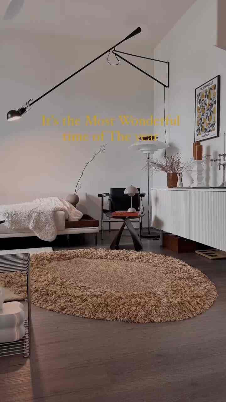 Put up the tree 🌲

#Christmasprops #christmas #christmastree #christmasseason #christmasdecoration #livingroom #livingroominterior #livingroomdecor #rug #dog #lighting #lightinginterior 