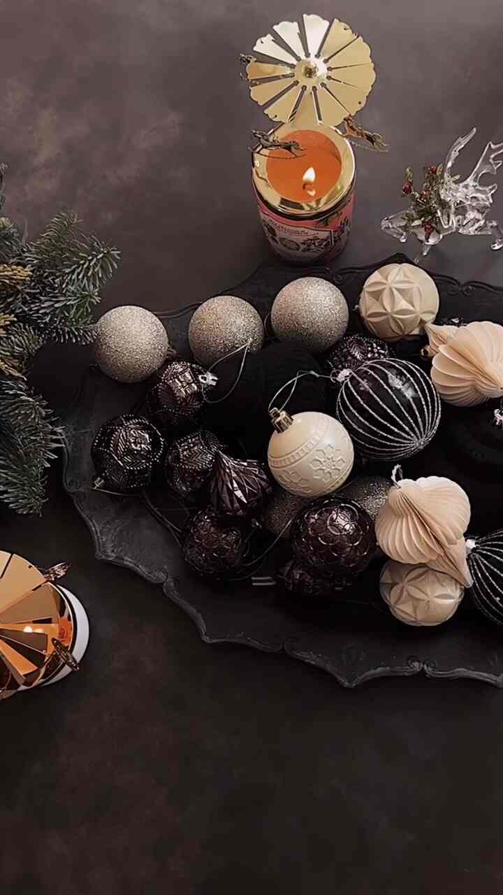 Dekorasi pohon 🎄

#ruangtamu #livingroominterior #livingroomdecoration #Christmasprops #christmastree #christmasdeco #ornament #walmart #target #HMhome #carousel #candle #decoration #midcenturymodern