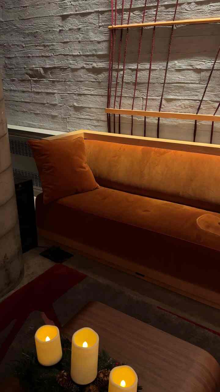 Gorgeous velvet couch #orangesofa #orangecouch #warm #mcm 