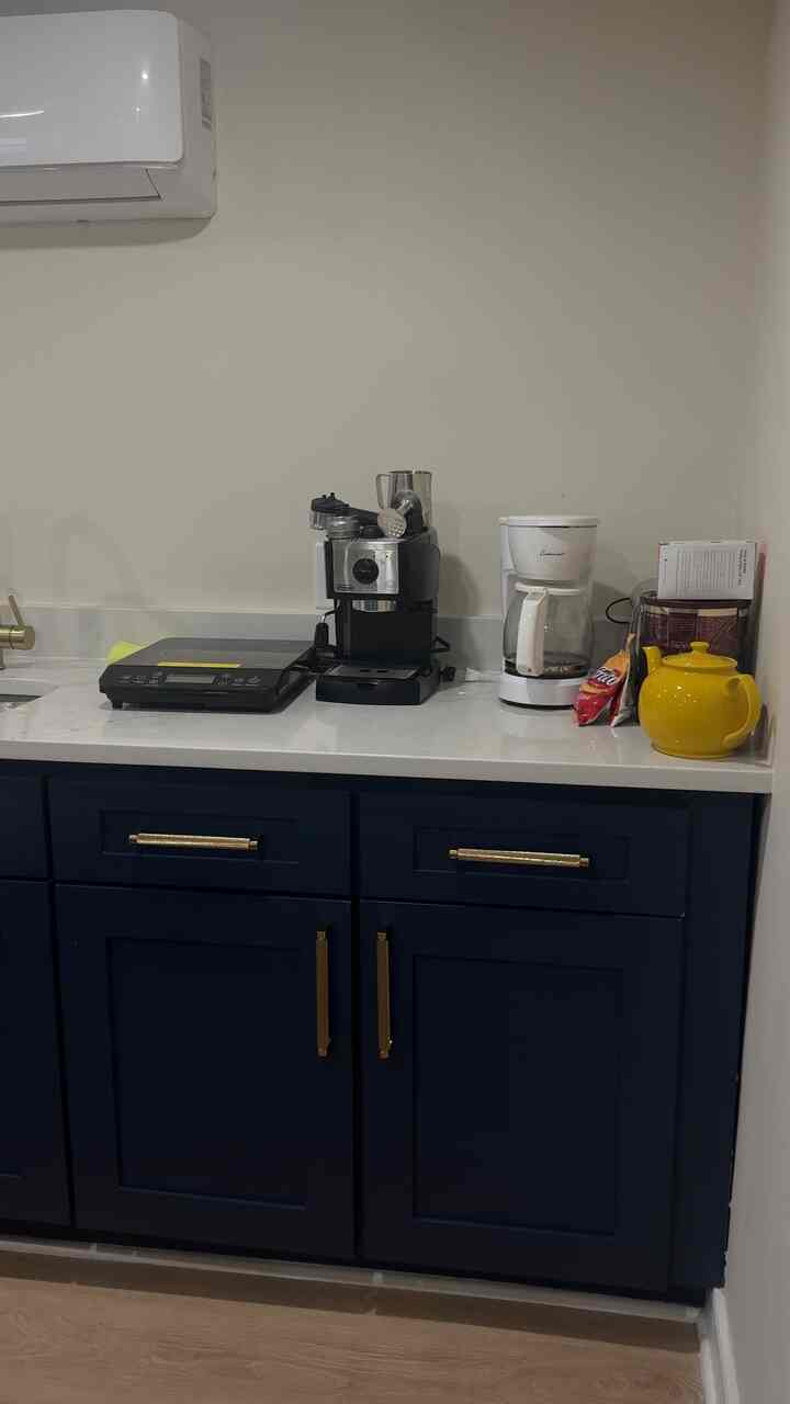 Sometimes a kitchenette is all you need. Love the blue and gold combo #mcmkitchen #modernkitchen