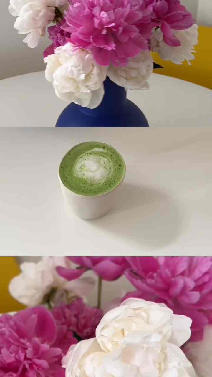 🌸🍵😍 #moderneclectic #diningtable #diningtableinterior #flowerinterior #peonies #matcha