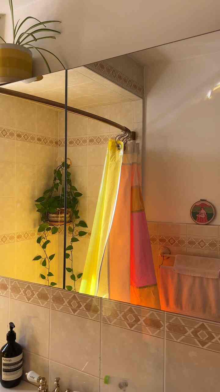 I'm obsessed with my bathroom ✨💖 #moderneclectic #bathroom #colorfulinterior #sunlight