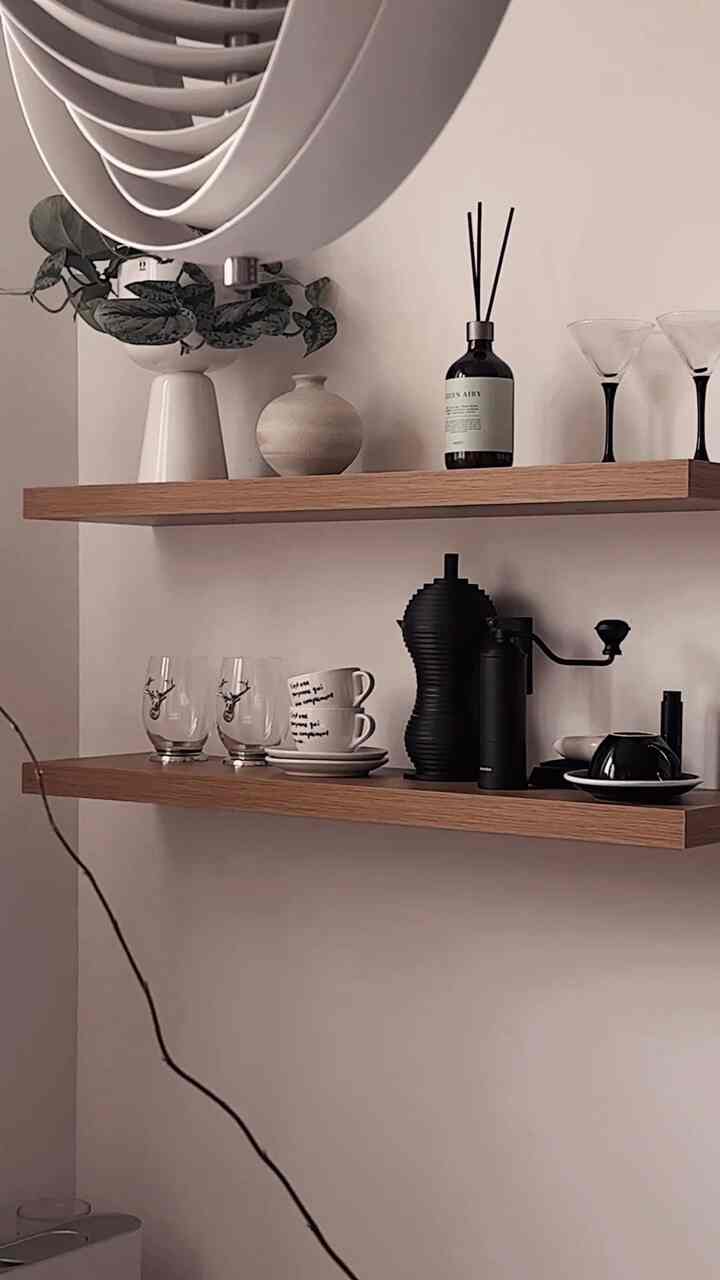 Coffee shelf upgrade 🖤


#coffeepot #coffeecup #glasscup #mochapot #grinder #coffeegrinder #vintageglasscup #vase #planter #plant #diffuser #shelf #shelfinterior #shelfdecoration 