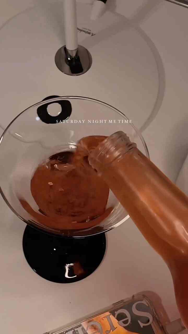 My workspace is also getting a mood change!! 


#workspace #deskterrier #desk #vintagecup #glasscup #desksetup #homeoffice #desklamp #candle #shelf #imac #macbookpro 