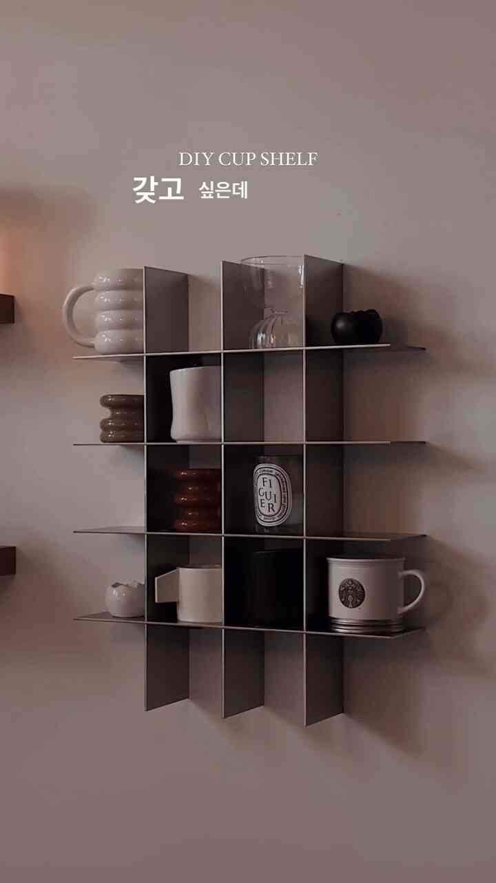 Cup organization🖤


#cupboard #cupshelf #diy #selfinterior #shelf #shelfdecor #cup #Organization #mug #candle #glasscup #homecafe #diningroom 