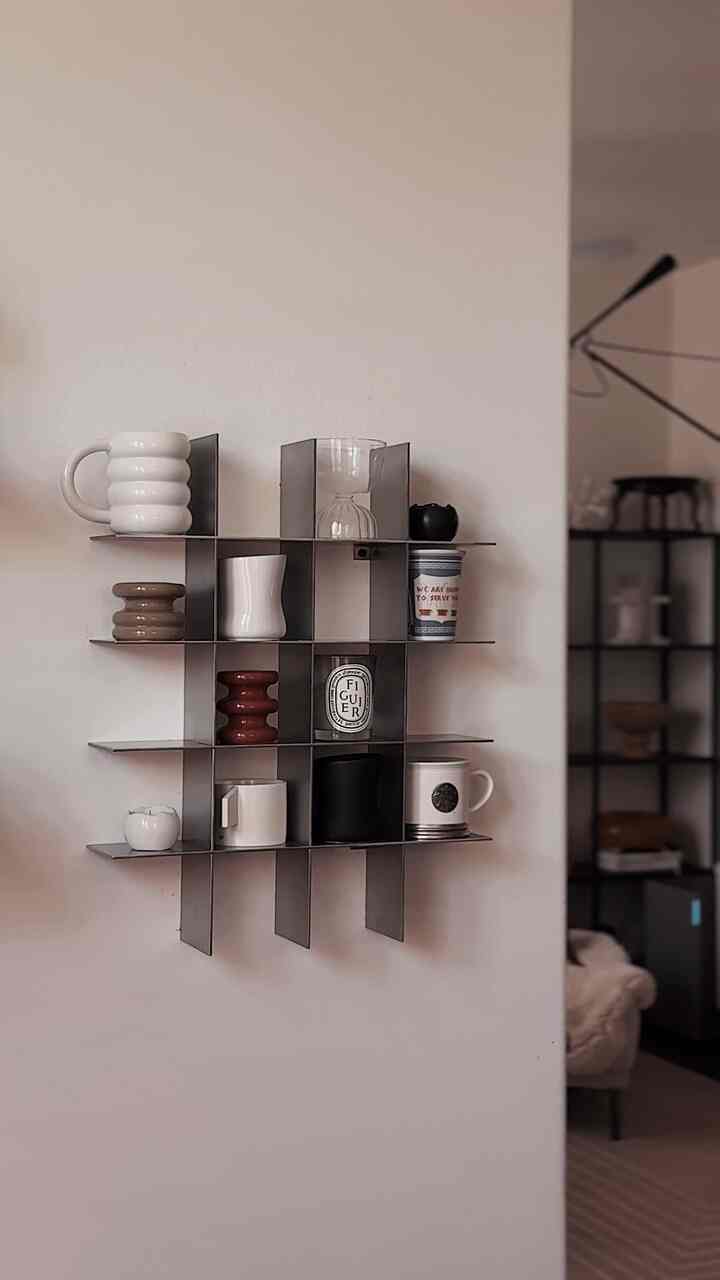 How to organize cups beautifully ☕️

#cupboard #cup #cupshelf #shelf #shelfinterior #shelfie #shelfdecoration #homestyling #glasscup #mug #candle #diningroom #organizingtips #Organize
