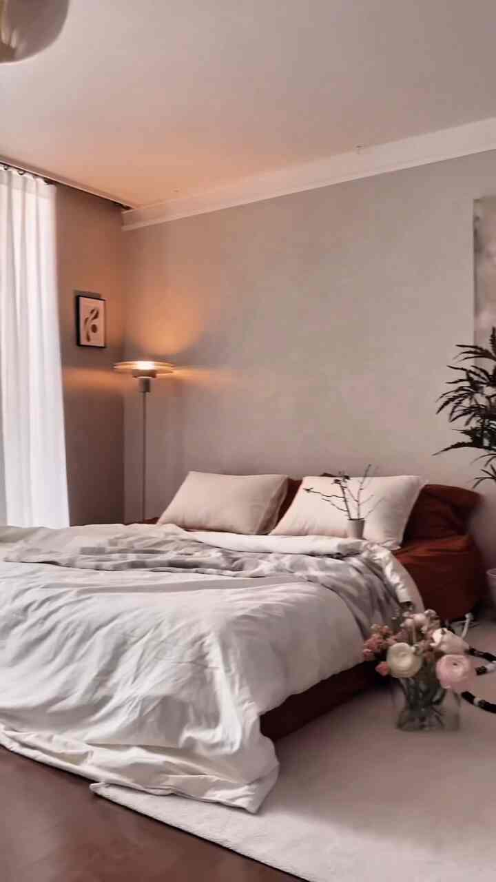 Japandi bedroom interior 🤎


#bedroom #bedroominterior #bedroomdecor #bedding #blanket #lighting #lightinginterior #lamp #flower #flowerinterior #sideboard #vase #candleholder #rug #curtain #plant #Planterrier #artificialtree