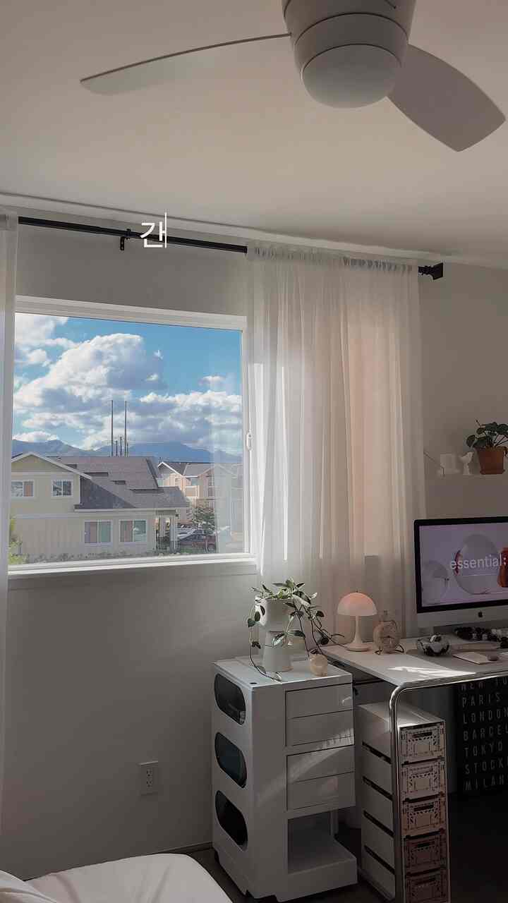 My Workspace’s morning vibe 🖤


#desk #deskterrier #deskdecoration #deskinterior #homeoffice #workfromhome #workplace #workspace #lamp #desklamp #shelf #imac #deskmat #base #deskclock #plant #palntpot 