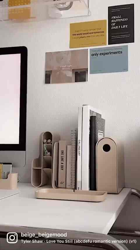 Workfromhome.


#desk #deskterrier #deskdecoration #imac #deskinterior #homeoffice #workspace #workfromhome #workplace #deskorganizer #Postcard #deskmat #mousepad #glasscup #base #calender 