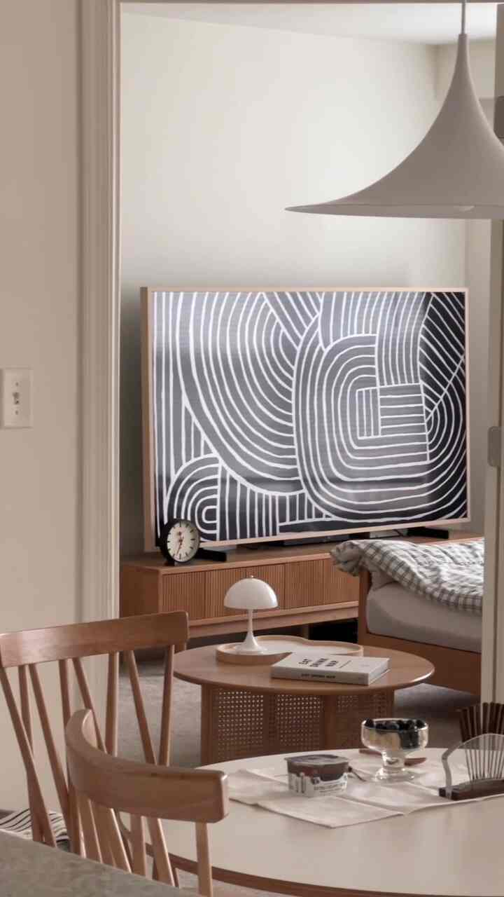 A spotless home and sunshine streaming in—perfect!

#cozy #livingroominterior #bedroom #bedroominterior #bedding #theframe #whitewood #whitewoodinterior #woodenfurniture #WoodInterior #wood