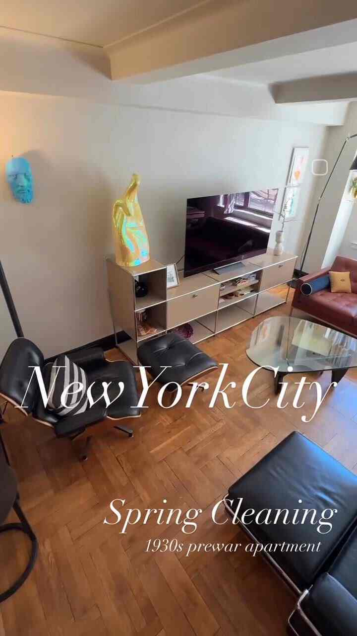 Have you done Spring Cleaning? 🧼 

#midcentury #springCleaning #interiorobject #livingroominterior #bedroominterior #sofa #knoll #HermanMiller 