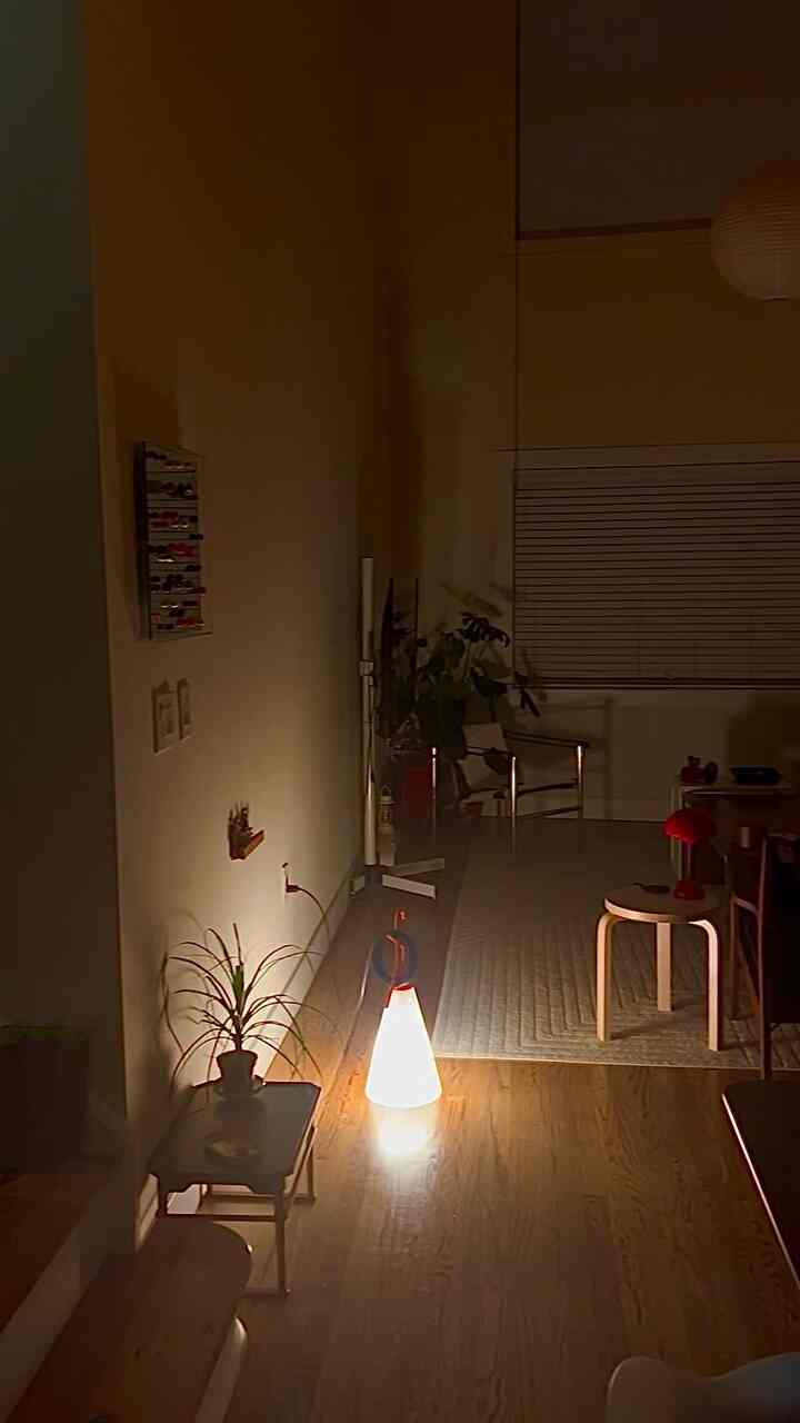 Quick tour of our living room. Night time version.
#livingroomtour #hometour #livingroominterior #livingroom #cozy #lamp #lighting #nighttime