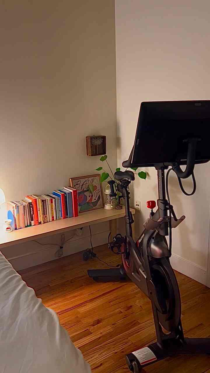 Got a new bench in our bedroom! Hence a quick tour!
#bedroom #bedroomtour #cozy #nightview #night #artek