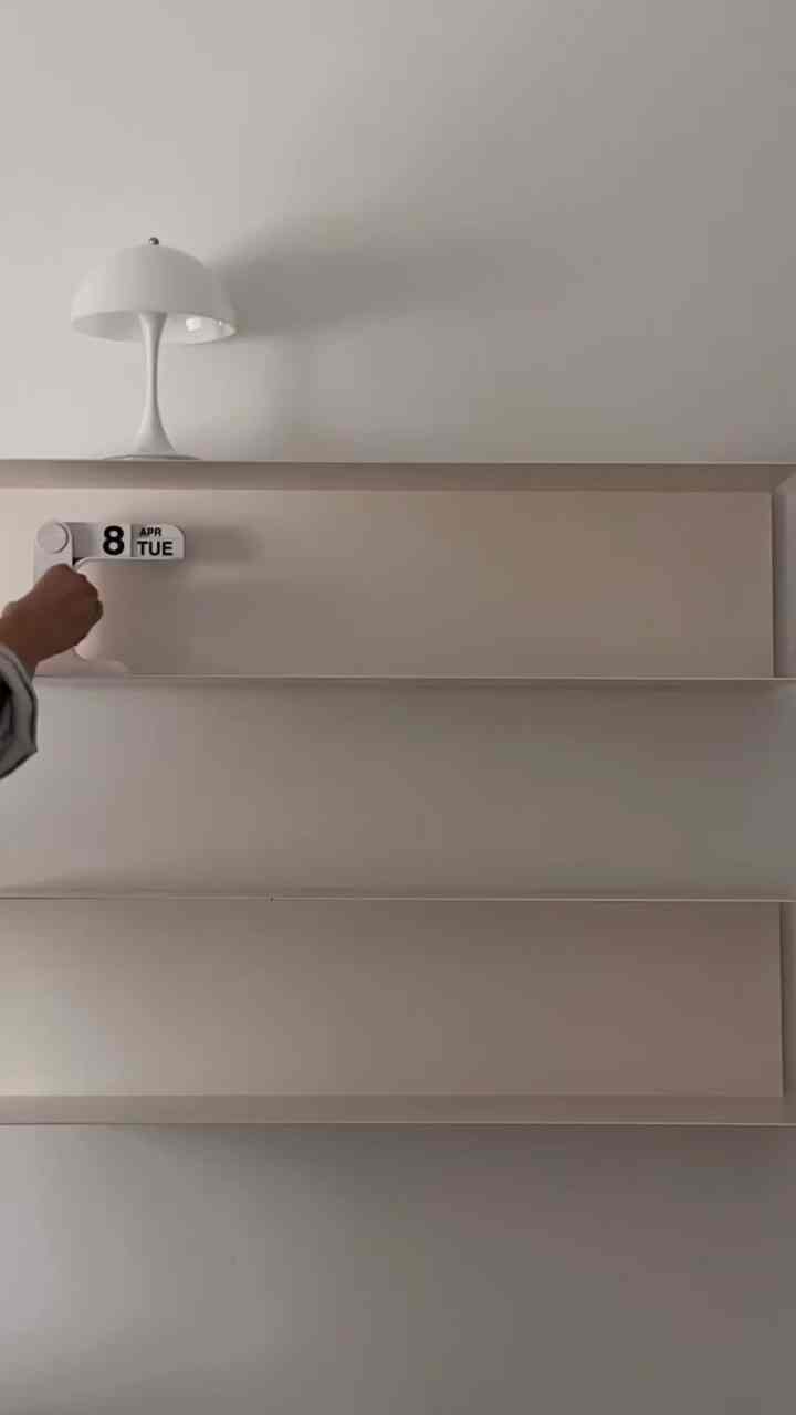 Dekorasi dinding 🤍

#kamar tidur #bedroominterior #bedroomdecor #walldecor #wallshelf #shelfinterior #shelfdecoration #shelfie #fragrance #lamp #perfume #candle #homefragrance