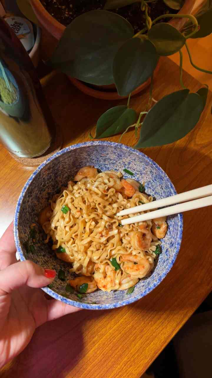 Noodles while WFH 👩🏻‍💻🥢
#cooking #moderneclectic #wfh #bowl
