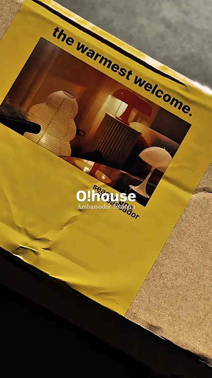 Hadiah kecil yang menghangatkan hati🖤
Hadiah dari Ohouse. 

#mejamakan #diningtableinterior #diningspace #mochapot #coffee #homecafe #coffeecup #interiorbook #candle #malinandgoetz #fragrance #homefragrance #homedecor #livingroom #livingroomdecoration