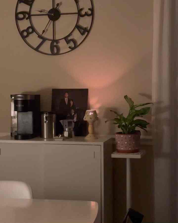 After I put the baby to bed, I created a beautiful light with the gift from Grandma 🧡

#gift #smallhouseinterior #nightview #light #candleholder #candle #cozy 