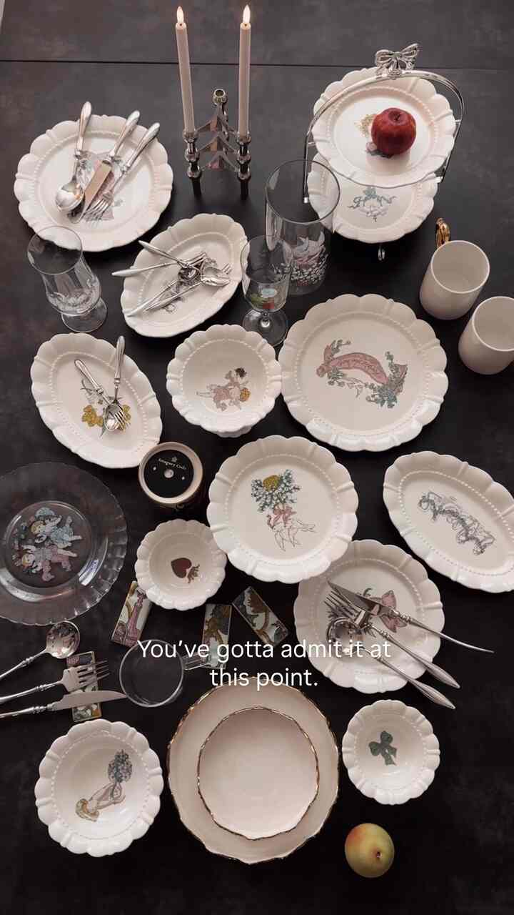 My collectiom🖤


#diningroom #diningtable #diningroominterior #plates #cutlery #vase #glassvase #glasscup #lamp #lighting #candle #plating  #mug #glassplate 