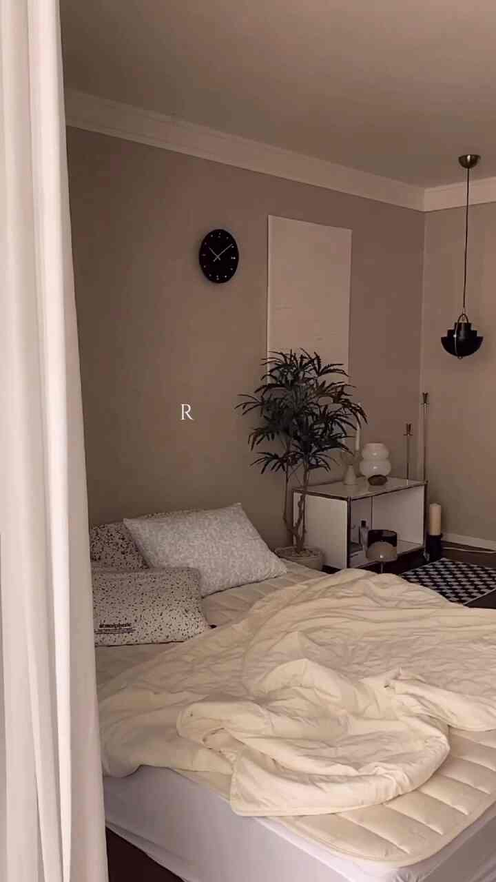 Summervibes in my bedroom.


#SummerReady #Summerrefresh #summervibes #summerathome #summerbedding #summerinterior #bedroom #bedroominterior #bedroomdecor #summerdecor #japandi #nordicstyle #vase #candle #rug #lamp #lighting #lightinginterior #moodlight #midcentury #midcenturymodern 