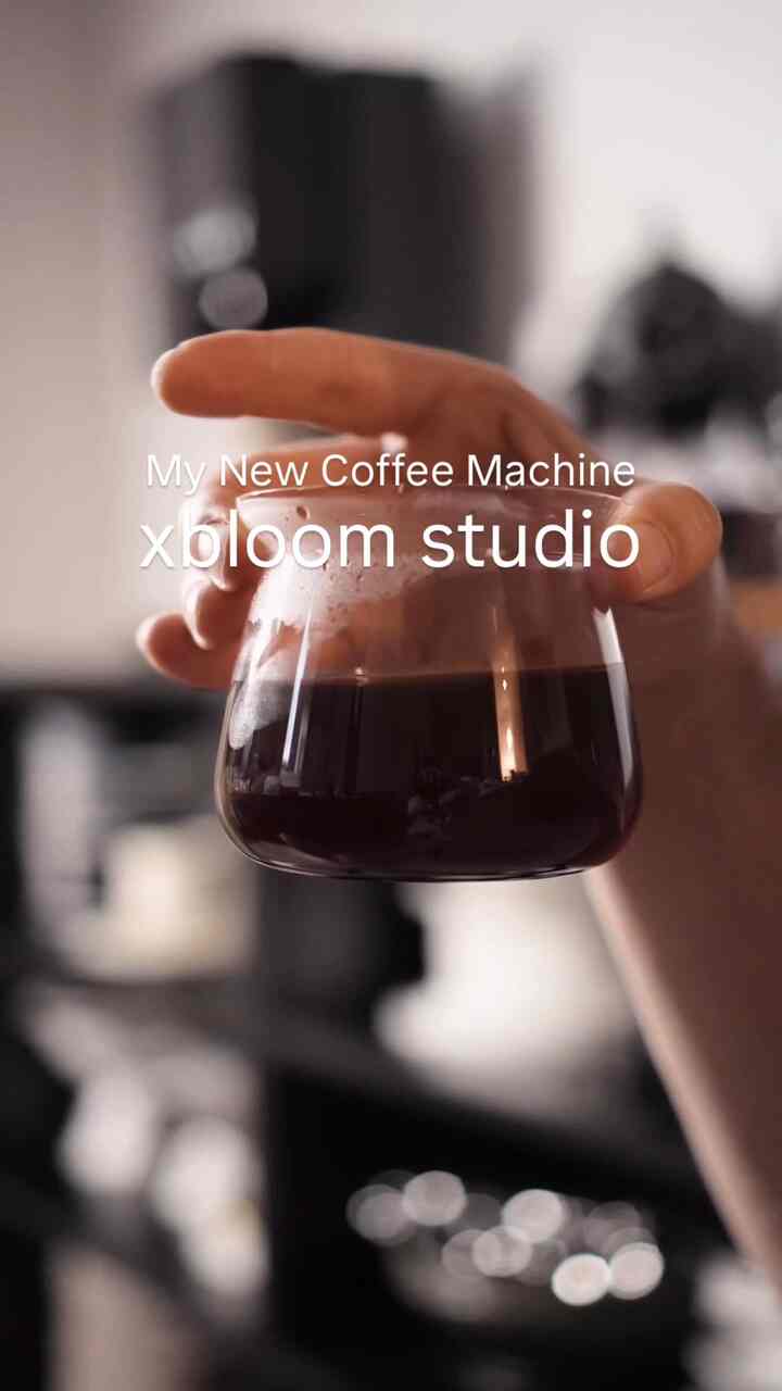 新しいコーヒーマシンで夏準備完了☕️

#homecafe #coffee #coffeemachine #coffeetime #xbloom #coffeestation #homecafeinterior #bookshelf #coffeecup #coffeebar #coffeepot
