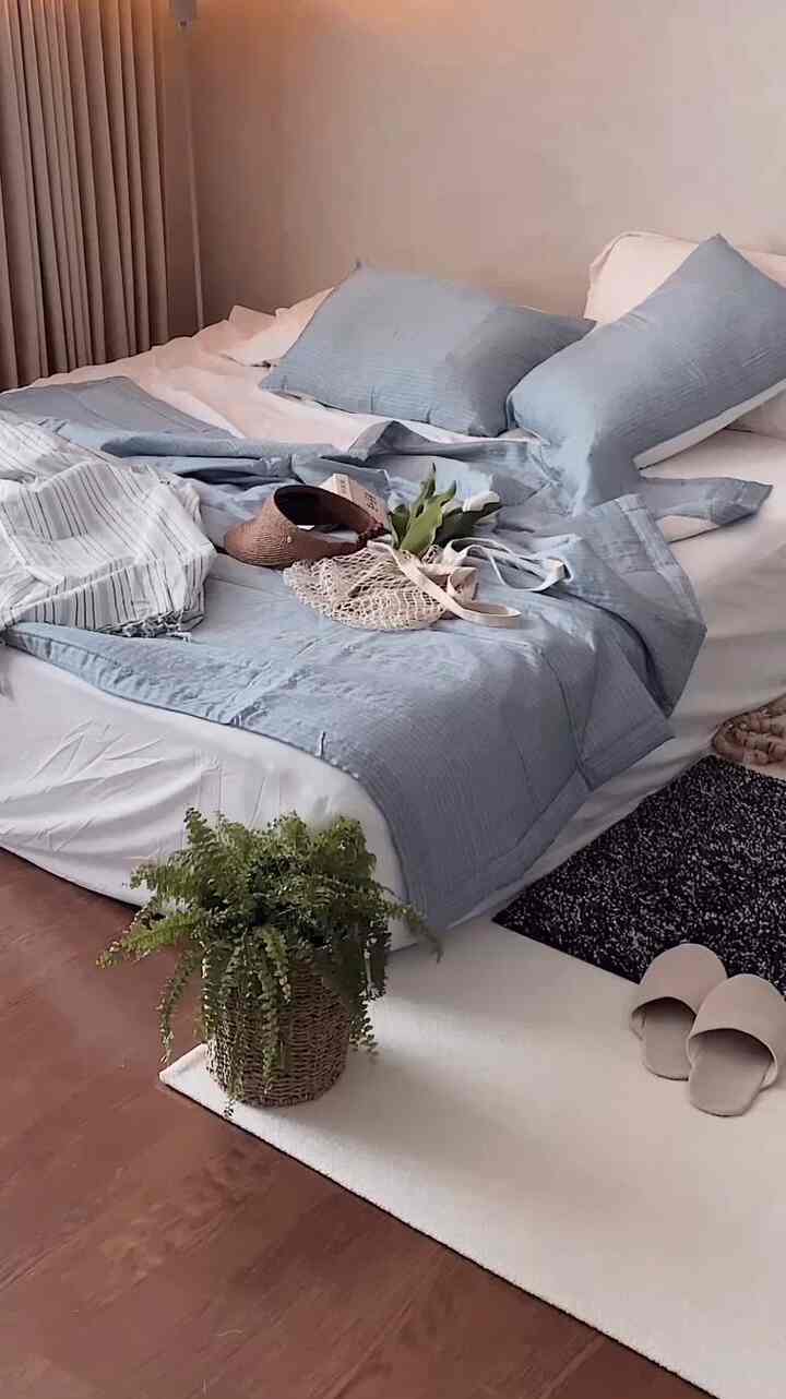 Summer at home 


#SummerReady
 #summerefresh #summervibes #summerstyle #summerathome #summer #summerinterior #summerbedding #rug #plant #chair #flower #flowerinterior #vase 