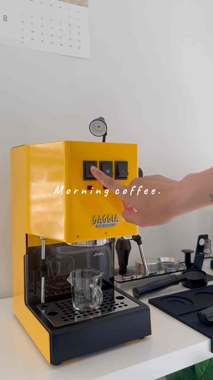 Slow mornings, fresh coffee, and a corner that feels like me ☀️
Loving this little home café setup.


#HomeCafe #CozyVibes #summerdeco #homecafe #summerhomedecor #Espressomachine #coffeecup #coffeemachine #coffeetime #ikea #ikeatable #coffee #cafe #simpleinterior 
