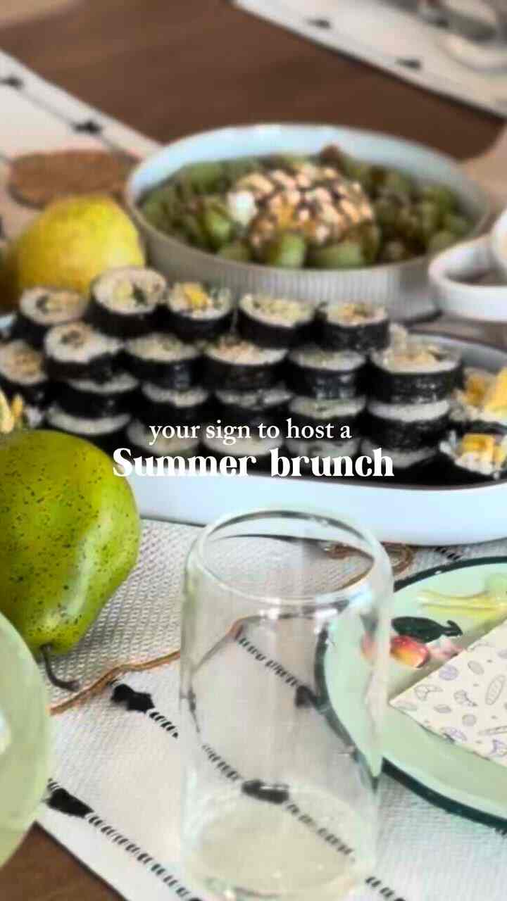 Your sign to host a summer brunch ☀️
When I see the people I invited enjoying and savoring my food, all the effort I put into preparing it completely fades away. I guess that’s the real joy of being a host! 🥰 

#summerparty #summerhosting #dinnerparty #dinnerpartydecor #brunch #brunchparty #summerdinnerparty #summerbrunchparty #tablesetting #tablestyling #homebar #food #cooking #baking #vibes #brunchplate #tableware #tabledecor #table #diningtable #party 