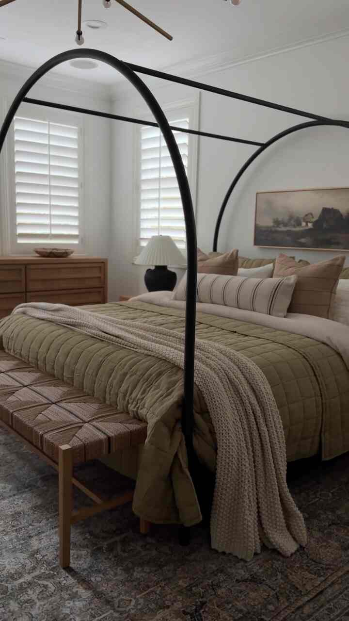 Cozy, neutral bedroom inspo. #bedroomdesign #beddoombedding #bedroomdecor #greenbedding