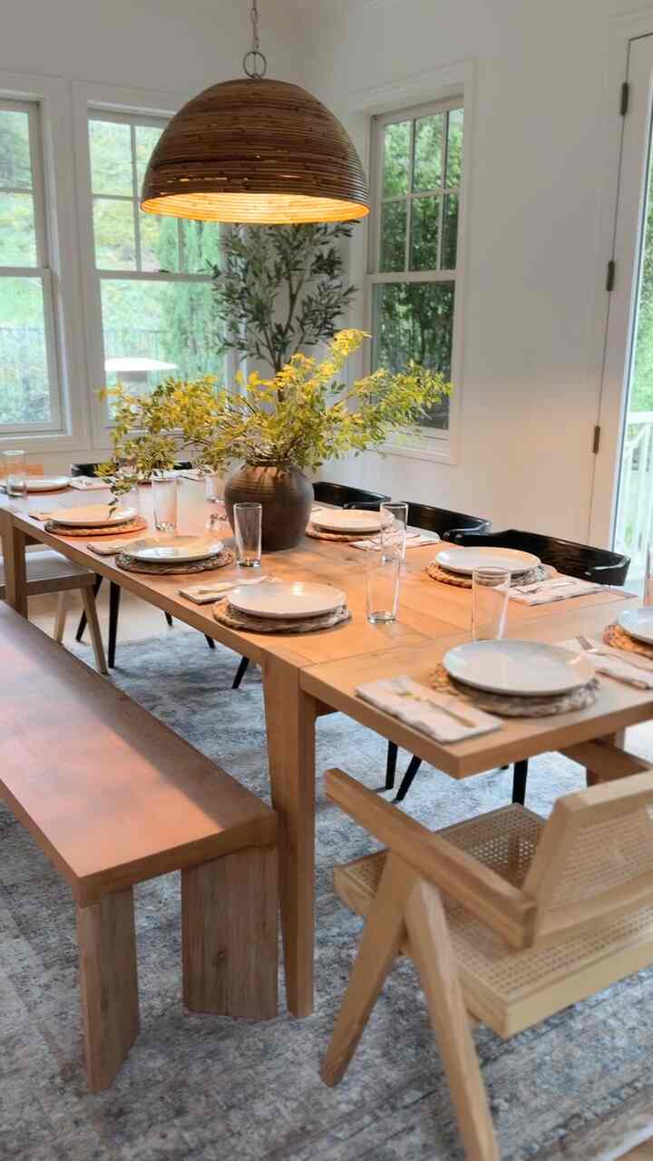 Tabke sertting. Modern decor. Neutral design. #placesetting #diningroomdesign #neutraldesign #modernplacesetting 