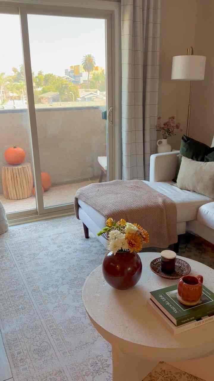 Living room decor! Most of my vases have faux flowers but its always a special treat getting fresh flowers here and there like these 😊 #livingroom #neutraldecor #moodydecor 