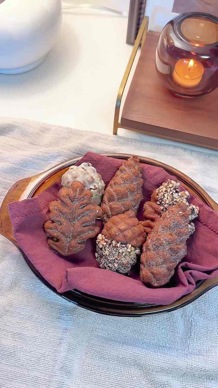 Baking mini leaf cakes using this adorable pan! I used a boxed muffin mix and then added my own toppings 😊 #traditionaldecor #baking #bakingutencils #kitchen 