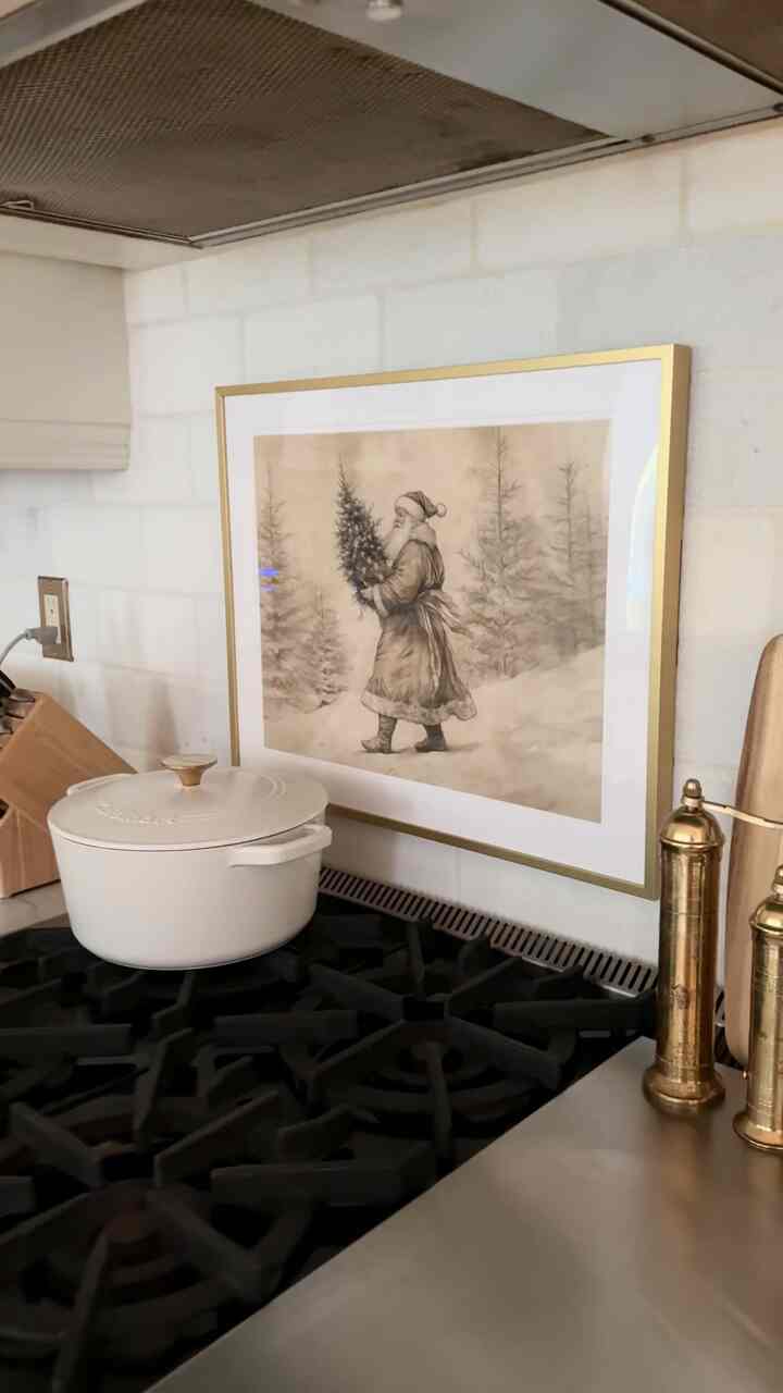 Vintage Santa art from Frame it Easy! #christmasart #christmasdecor #santaart #ChristmasHomeParty 