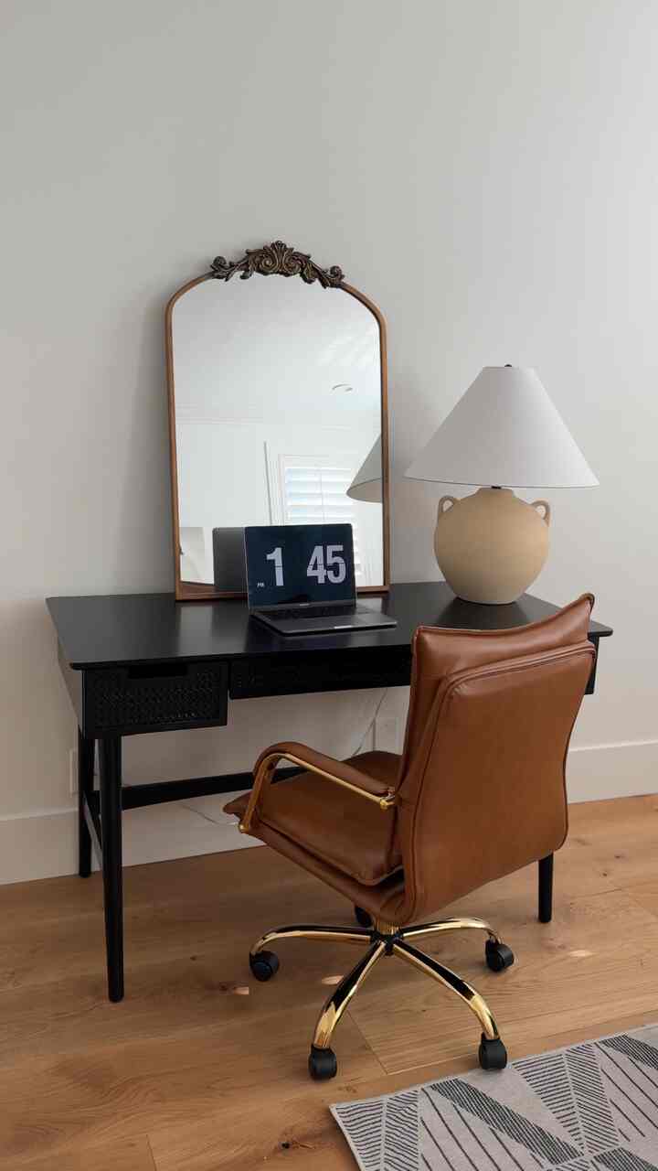 Ruang kerja modern di kamar tidur! #teenbedroom #officeideas #moderndesign #modernofficechair