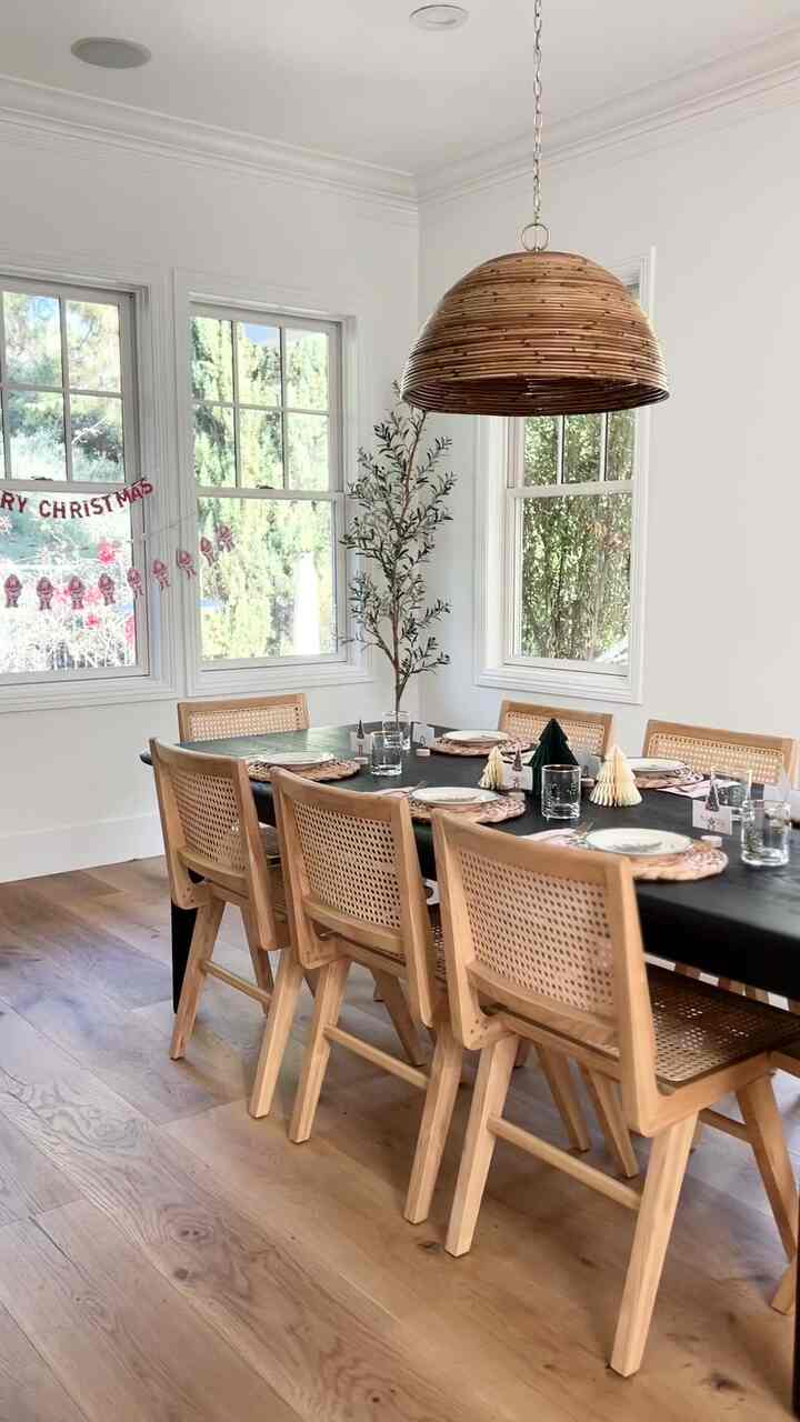 Christmas table setting idea. #christmasdecor #christmastablesetting #christmasdecor