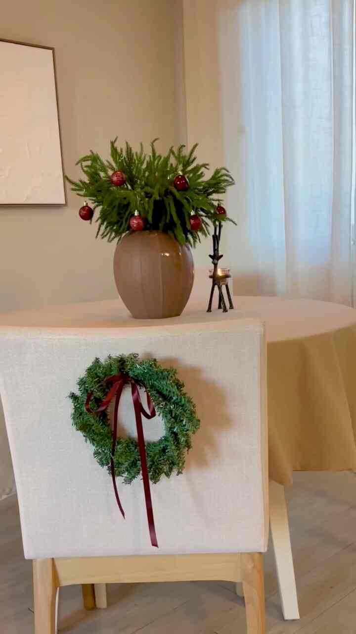 Added these mini wreaths to the back of the dining chairs 🎄 #wreaths #christmasdecor #traditionaldecor 