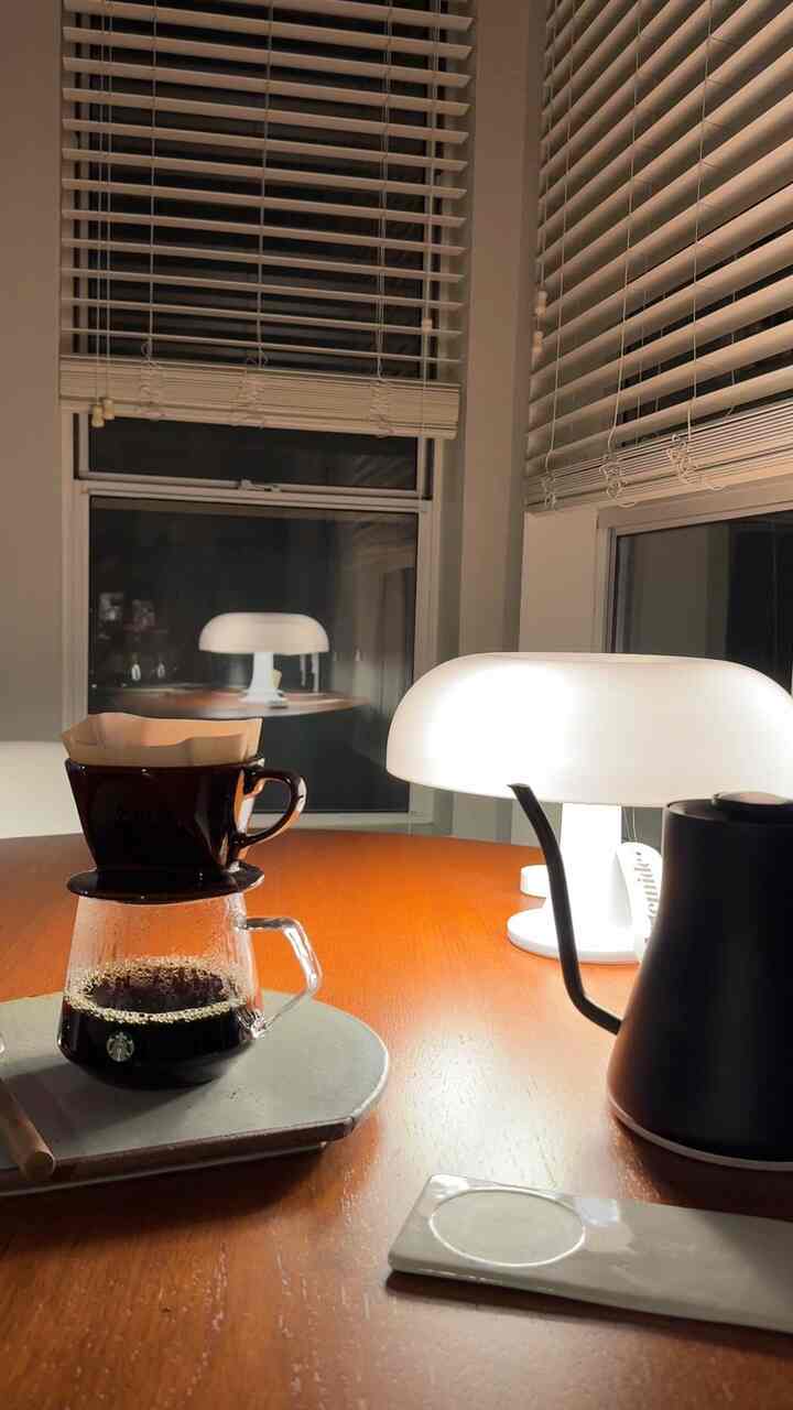Enjoying me time at night. ✨


#coffeetime #homecafe #coffeepot #coffeecup #lightingeffect #nightmood #lightingstand 

Halfmoon Ceramic Tray : Hwasoban
