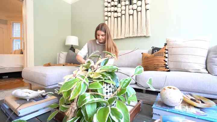 A daily ritual to start the day! 
#eclecticroom #eclecticdesign #candle #coffeetable #decoration 