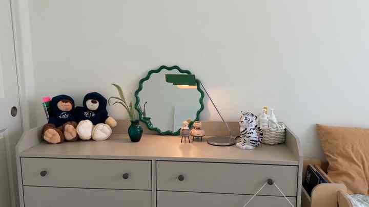 A fresh, #green kids’ room interior inspired by the #vibrant spirit of #spring.💚

#kidsroom #kidsbed #kidsbedding #kidscloset #drawer #cute #mirror #kidsroomlight #springtime