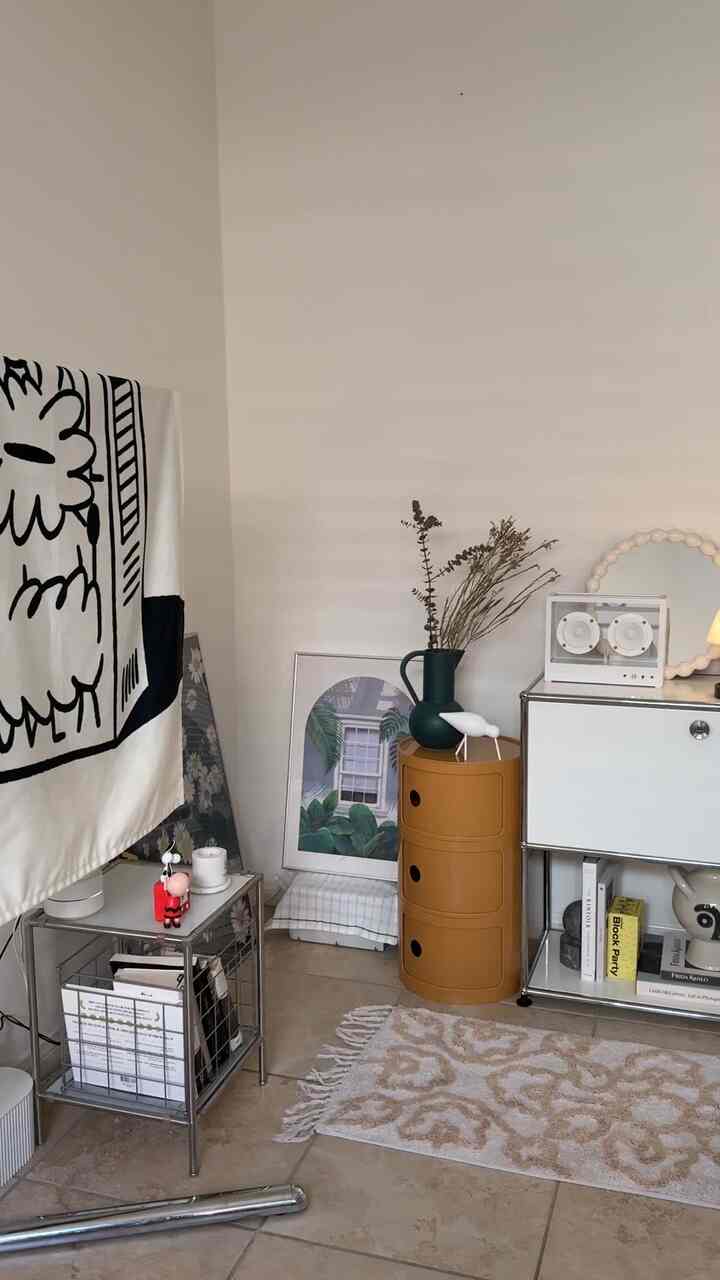 White mood + Pop of Color 🤍💚🧡

#stylishinterior #stylish #functional #midcentury #whiteinterior #storagebin #aesthetic #cozymood #usmhaller 