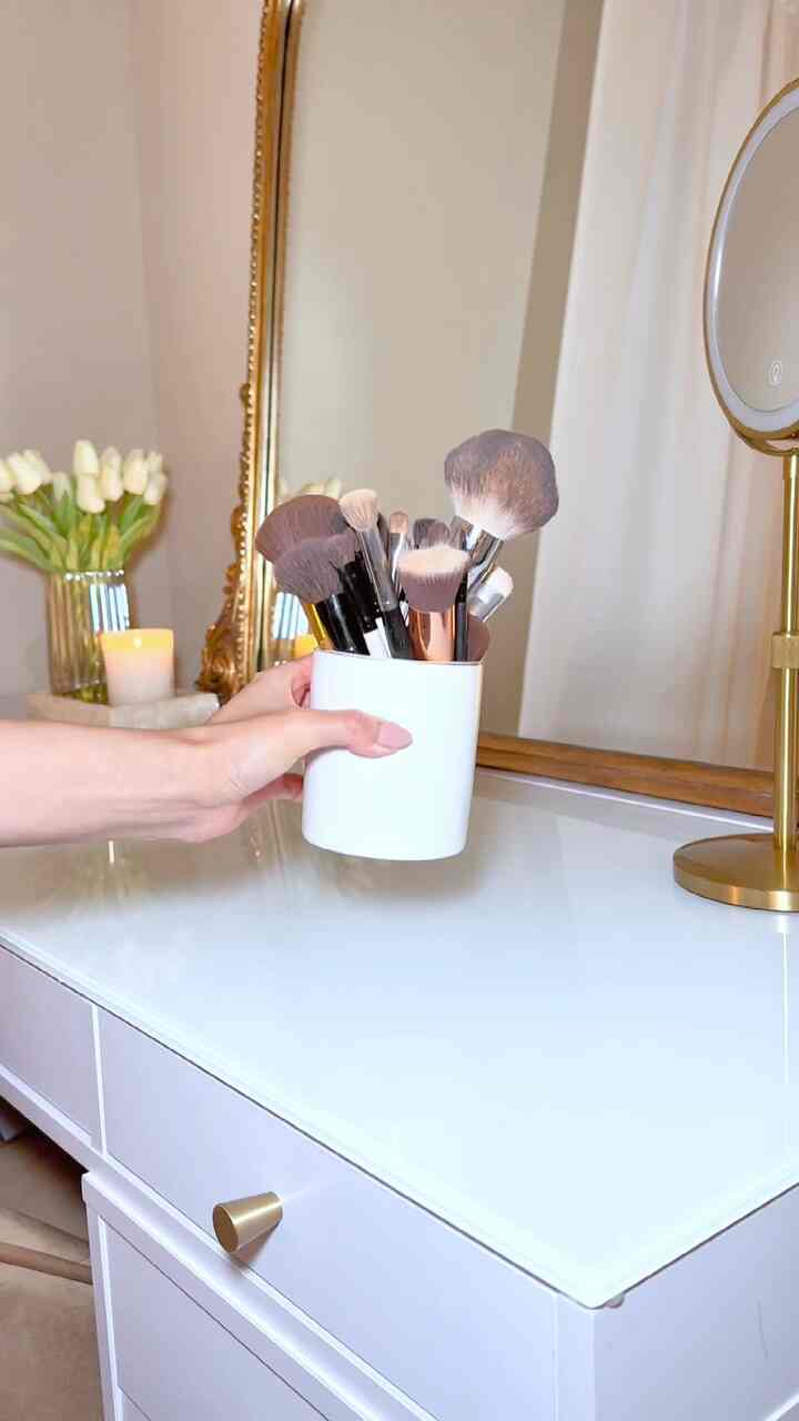 Makeup brush cleaning routine #makeupbrushes #cleaningroutine #vanity 