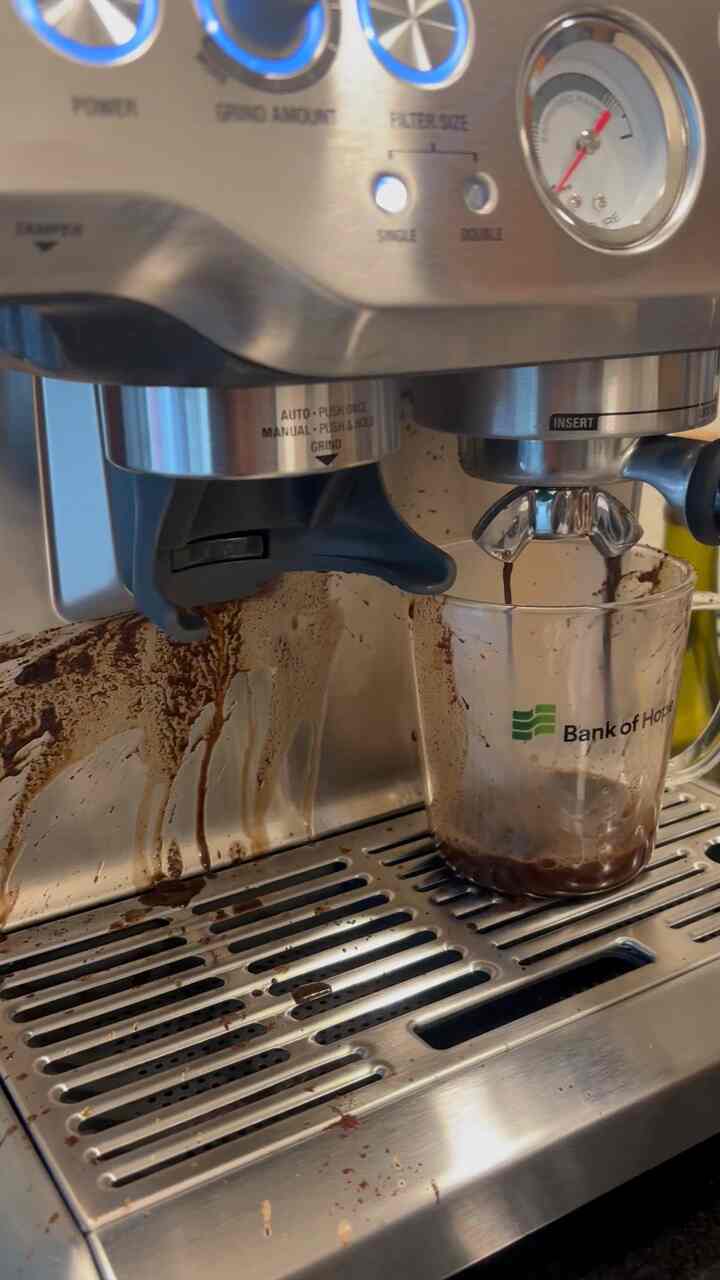 What happen to me!!!
It’s my first time using a Breville.

#coffeemachine #coffeetime #Breville870 #Breville 