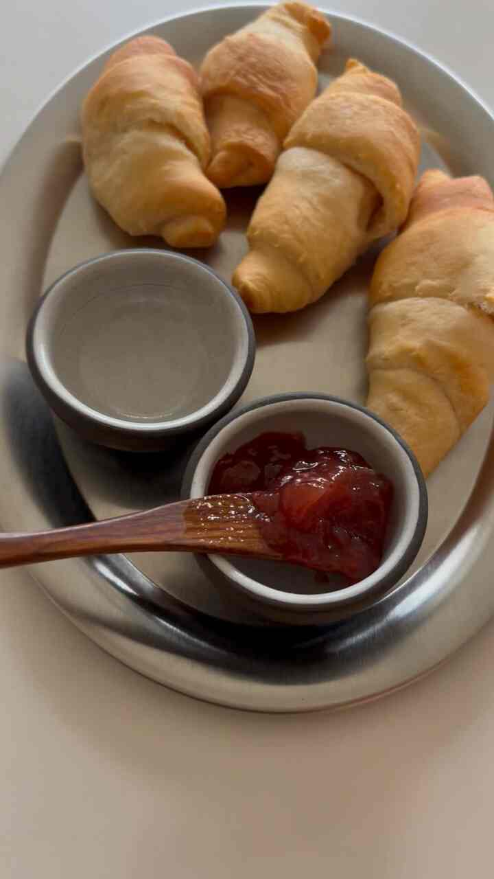 Shiny, sturdy, and oh-so-satisfying

#chrome #coffee #coffeecup #plate #stainlesssteel