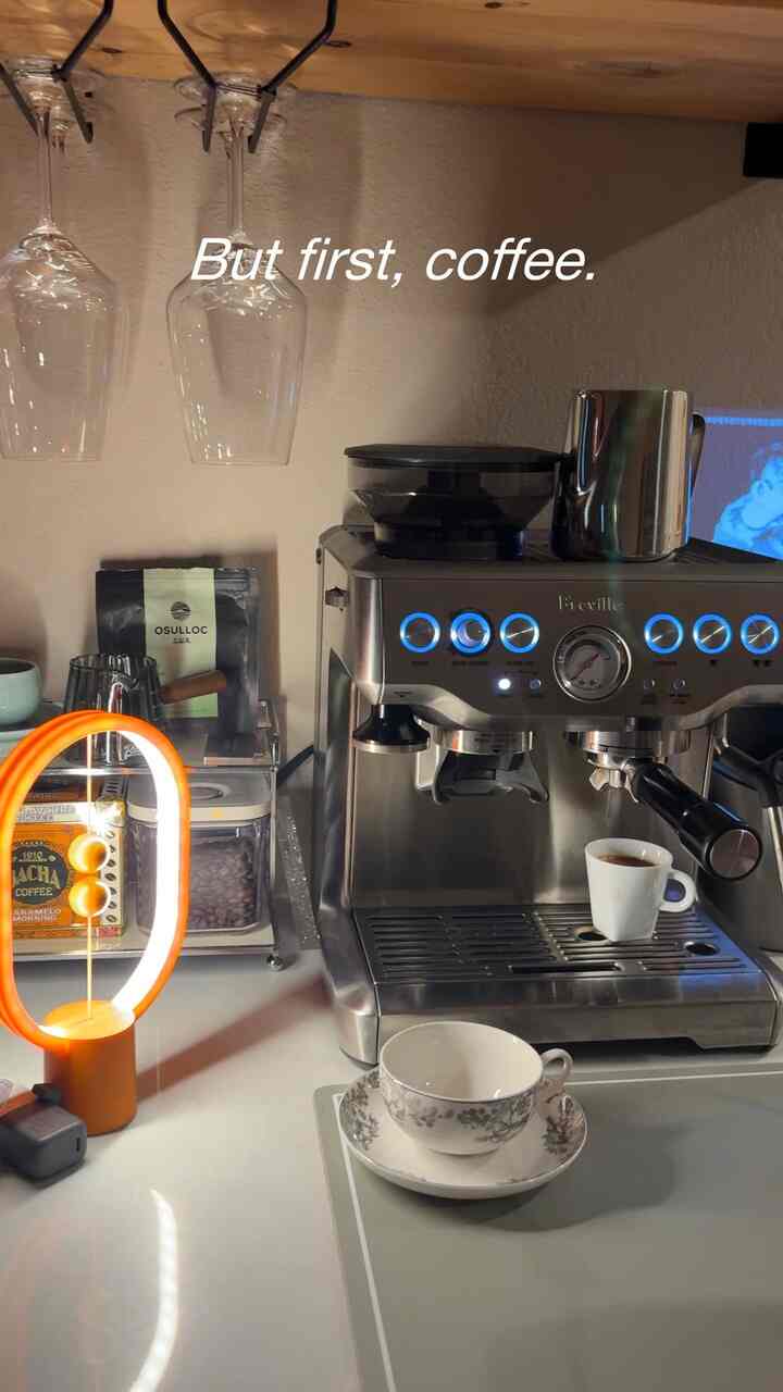 Tapi pertama-tama, kopi.☕️

#kopi #coffeemachine #breville870 #coffeetime #Espressomachine